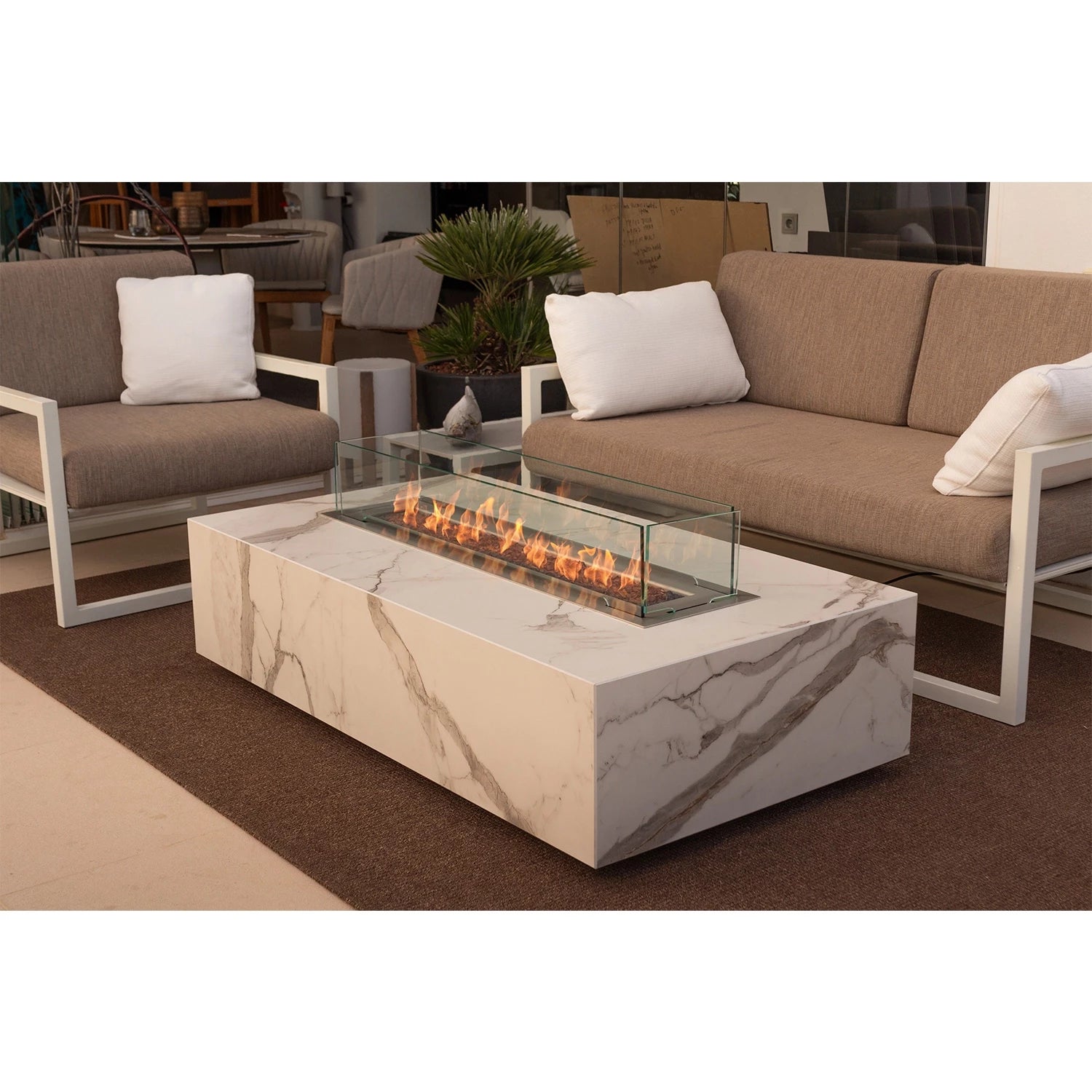 mesa de centro con chimenea de bioetanol