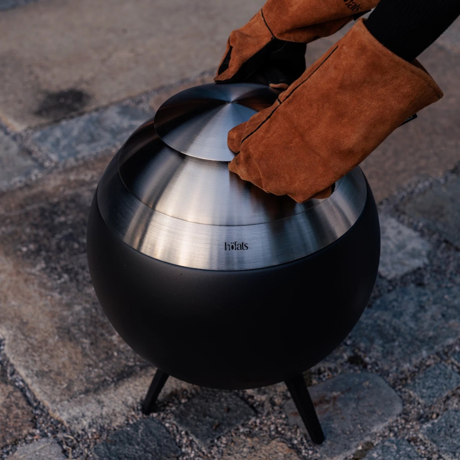 Protective cover for Höfats Moon 45 outdoor smokeless fire pit