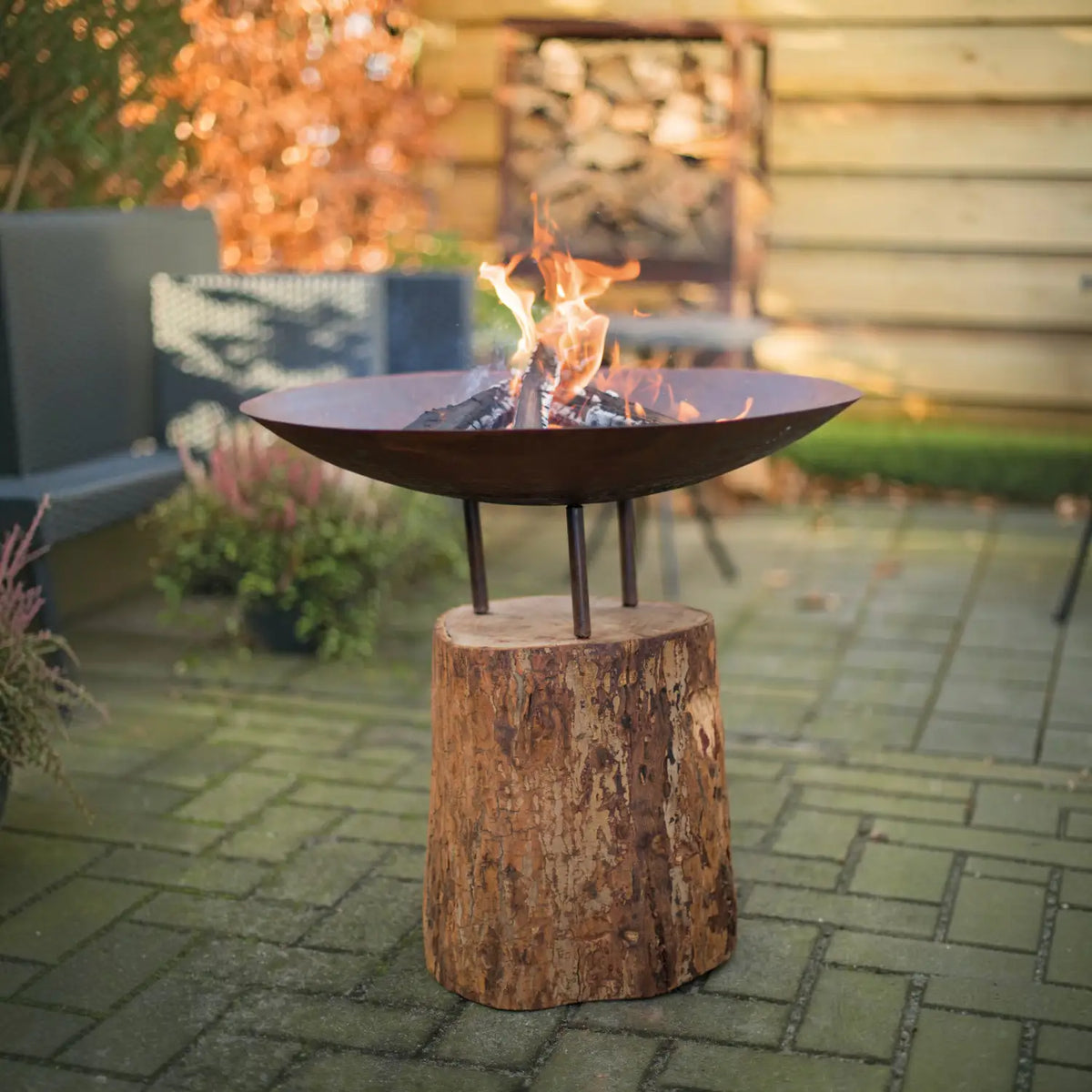 Brasero para fogatas sobre base de madera RedFire
