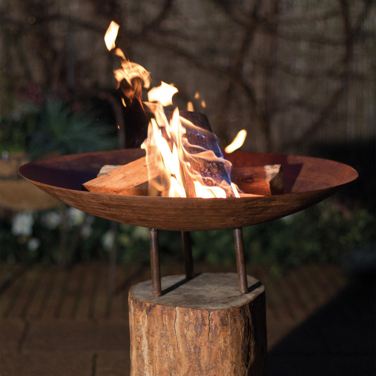 Brasero para fogatas sobre base de madera RedFire