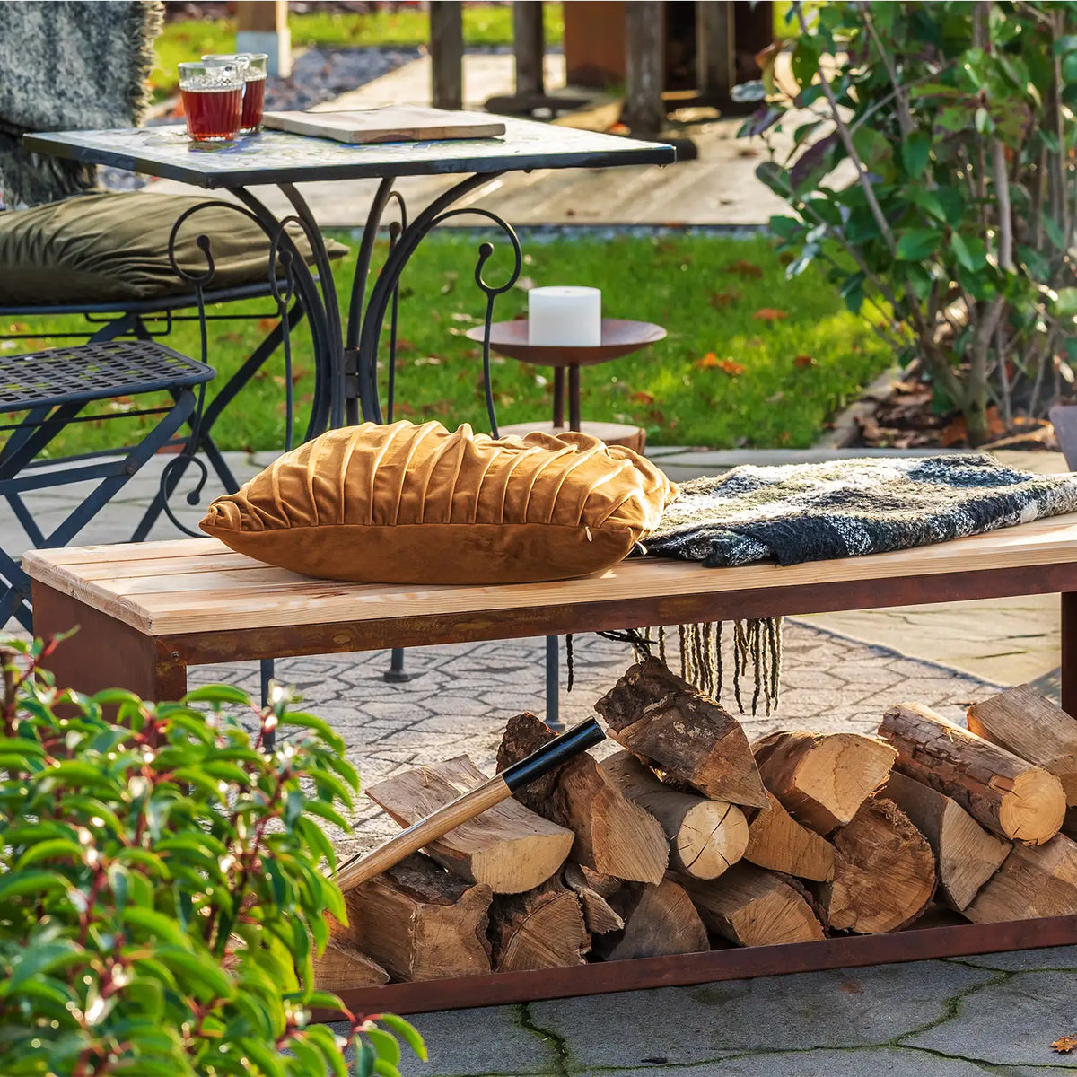 Almacenamiento de madera en acero corten