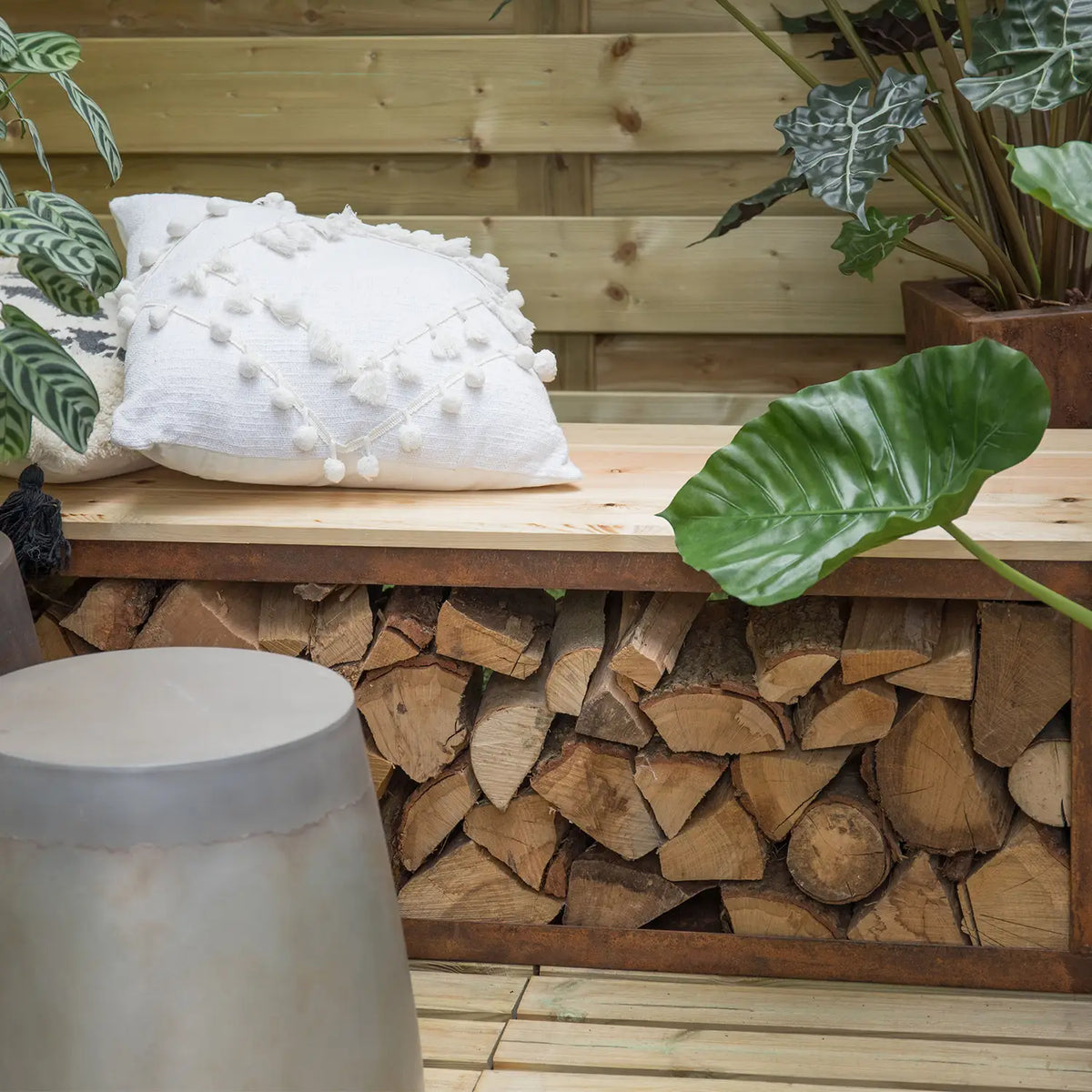 Almacenamiento de madera en acero corten