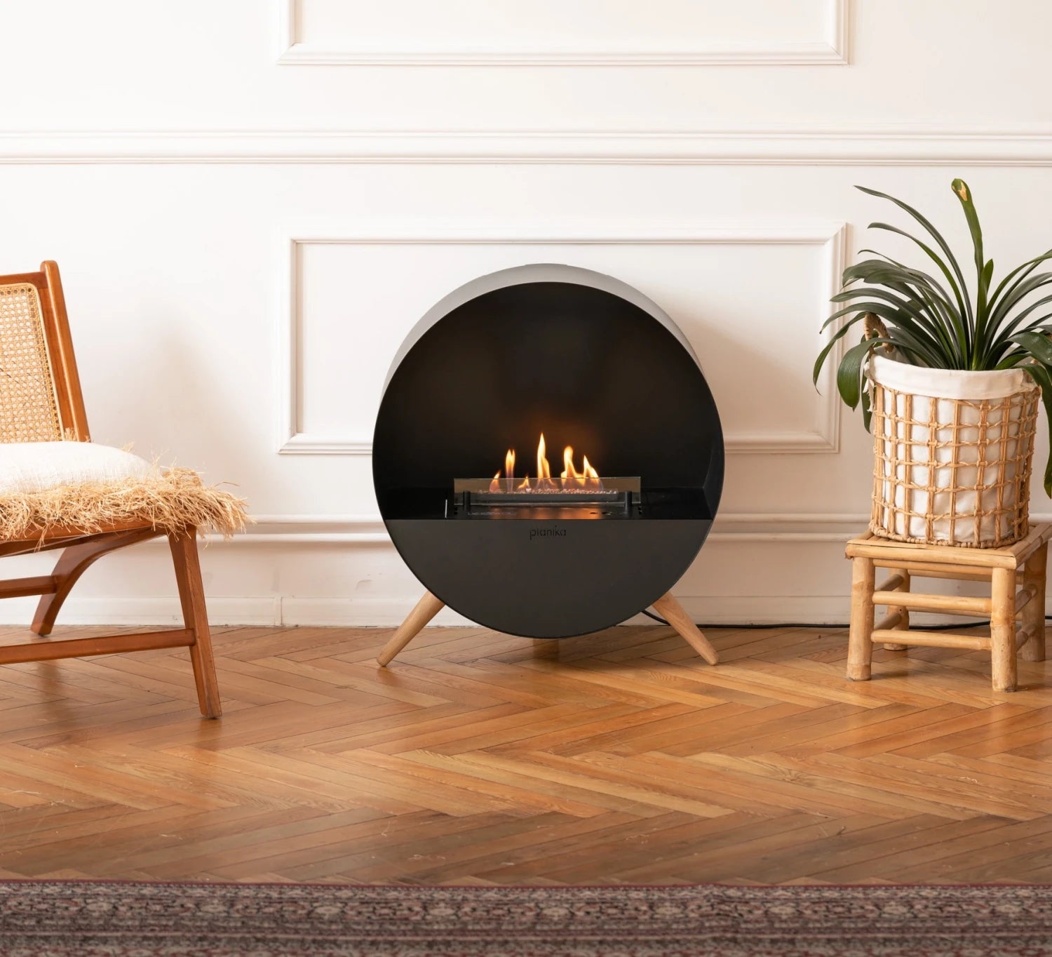 Planika Bubble Floor automatic free-standing bioethanol fireplace
