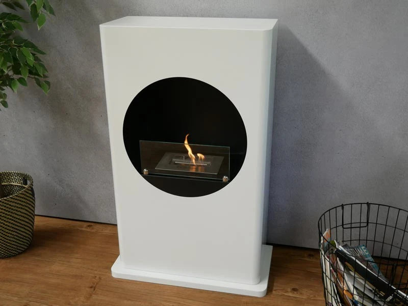 Bio chimenea de color blanco con un corte redondo