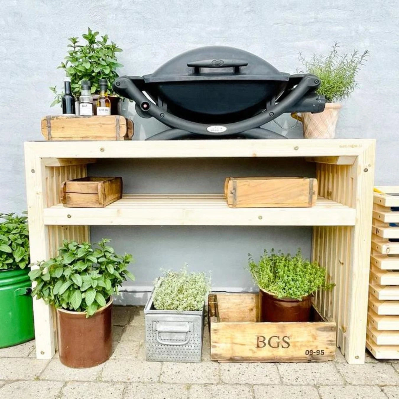 Kabeltromlen  Wooden Grill Table made from spruce wood - 120 cm