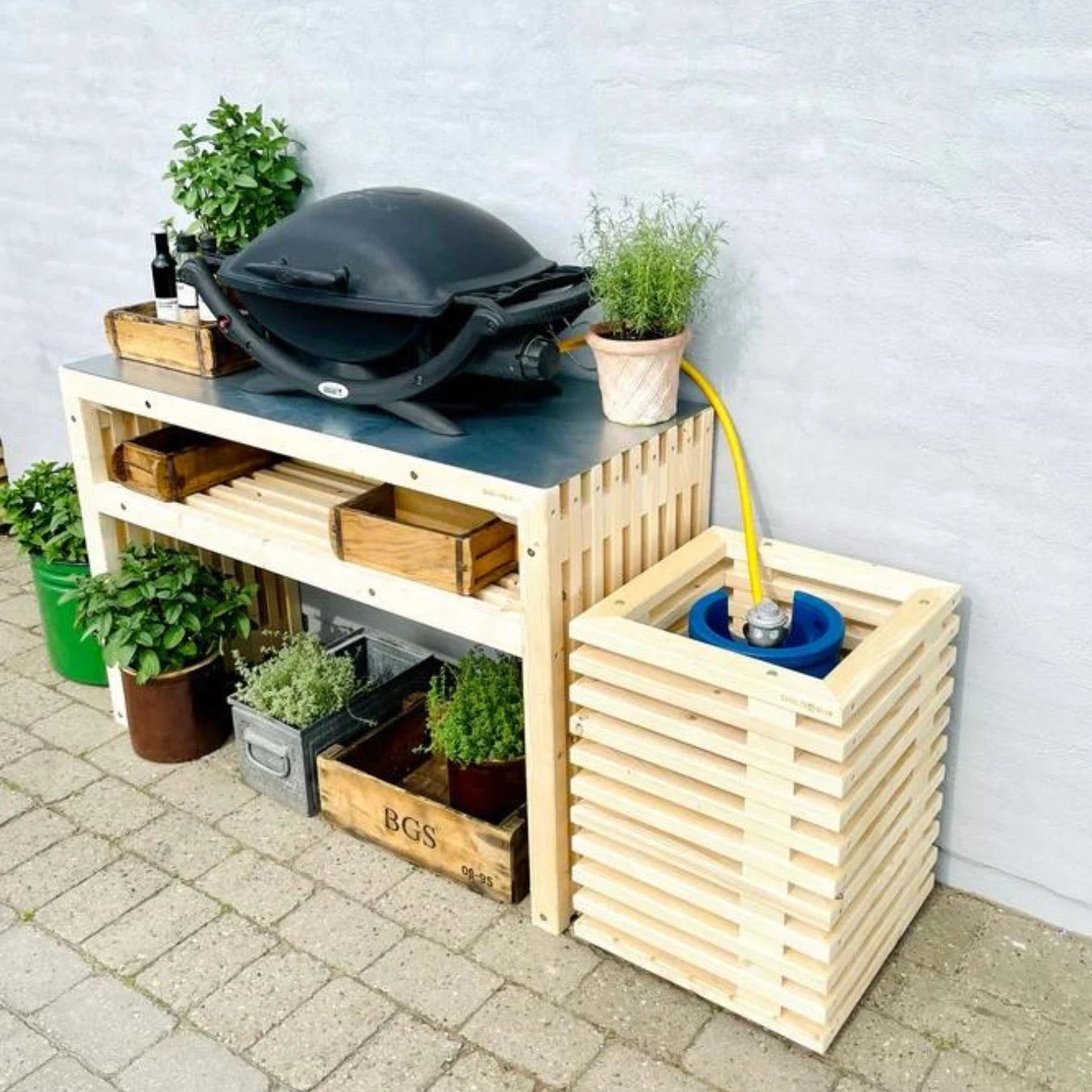 Kabeltromlen  Wooden Grill Table made from spruce wood - 120 cm