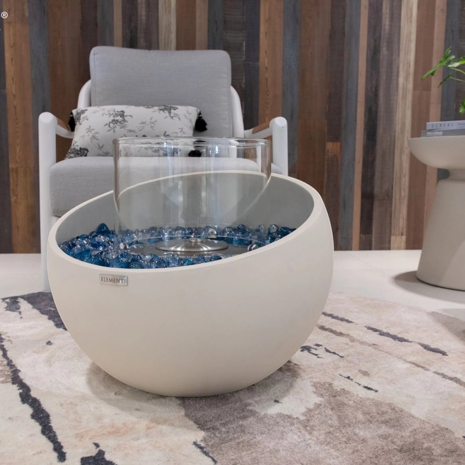 FIRENZE bioethanol fireplace – small round model in white fiber concrete with glass insert