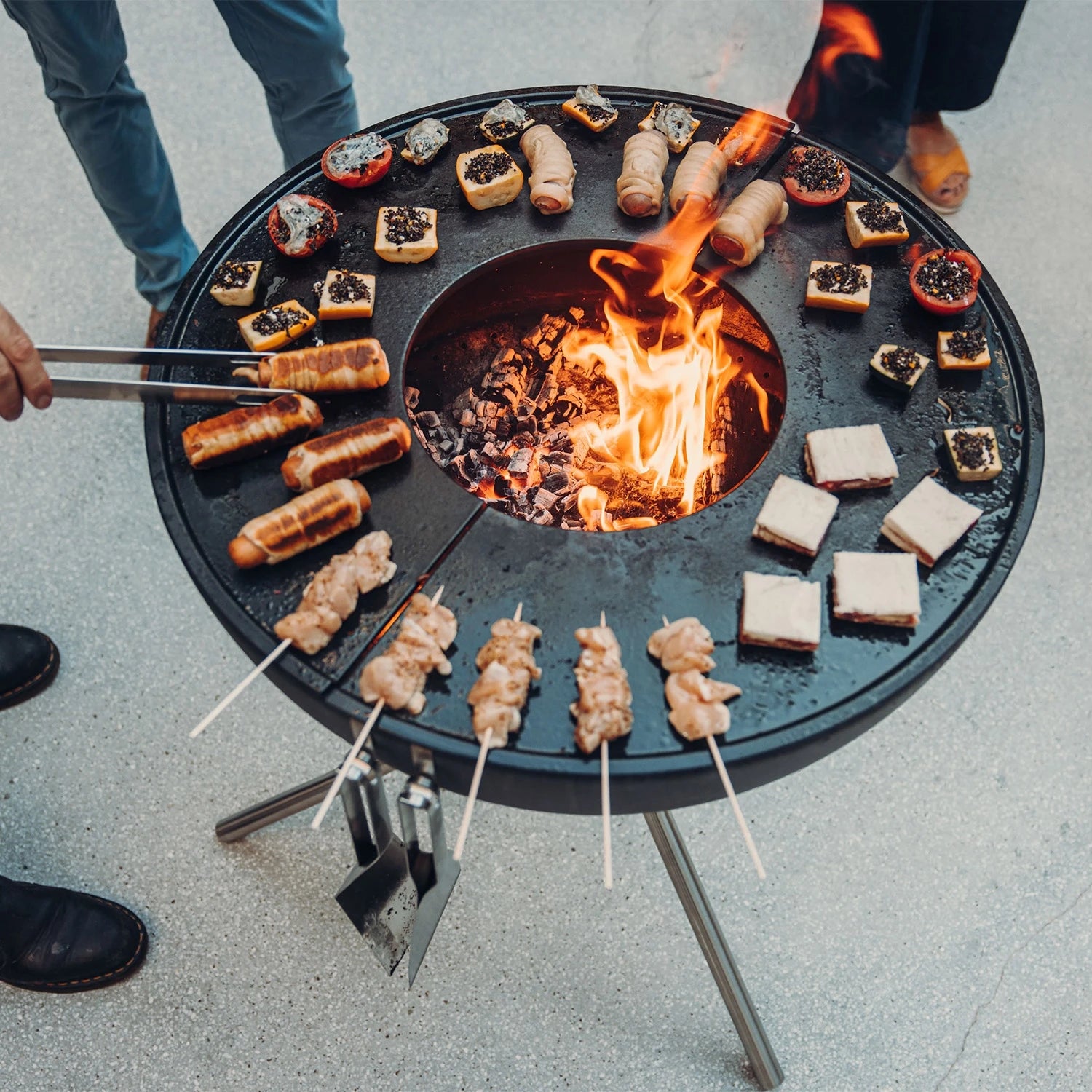 Höfats BOWL 70 Fire Bowl with Tripod