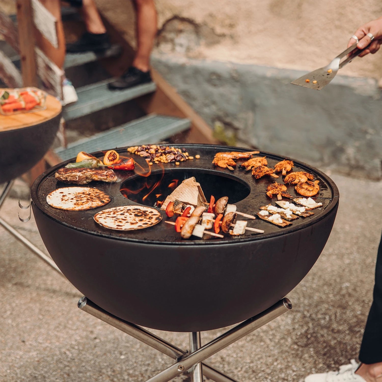 Höfats BOWL 70 Fire Bowl with Tripod