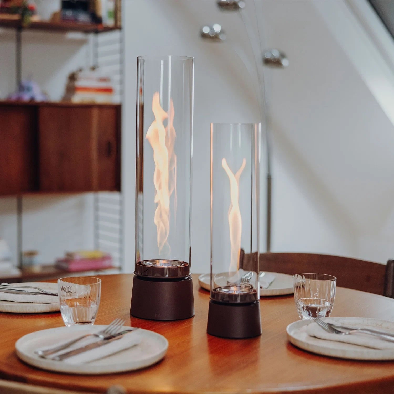Höfats SPIN Air 900 Oxyde Red tabletop bioethanol fireplace with high cylindrical glass