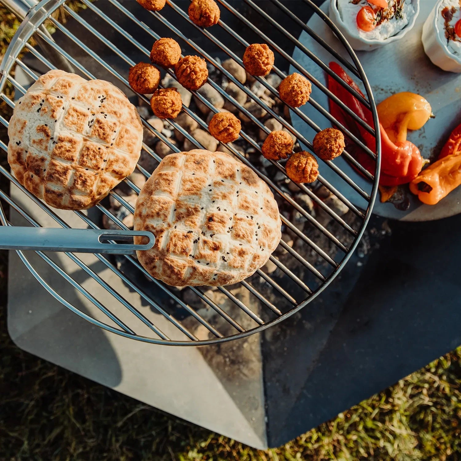 Höfats TRIPLE 90 Fire Pit with Grill Features