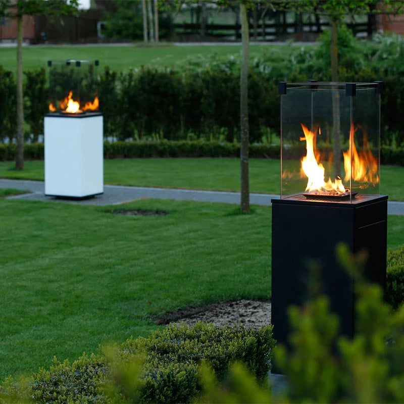 Outdoor gas fireplace with remote control