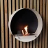 La biochimenea de forma circular en blanco para la pared